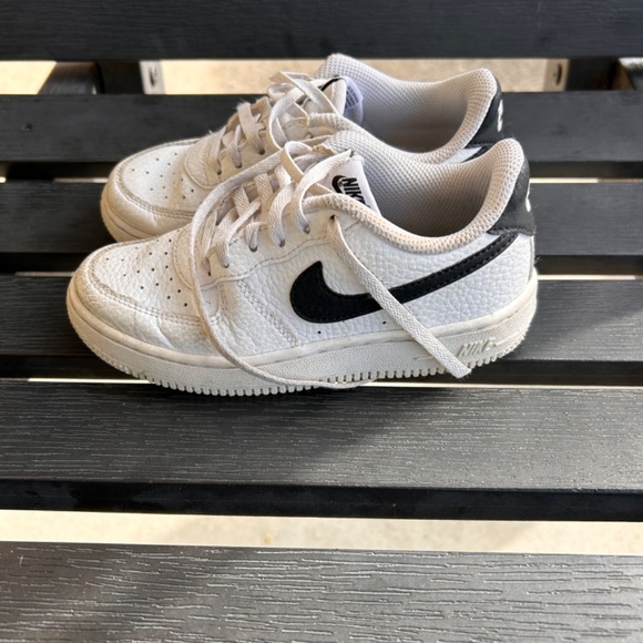 Nike boys Air Force Ones - Picture 2 of 3